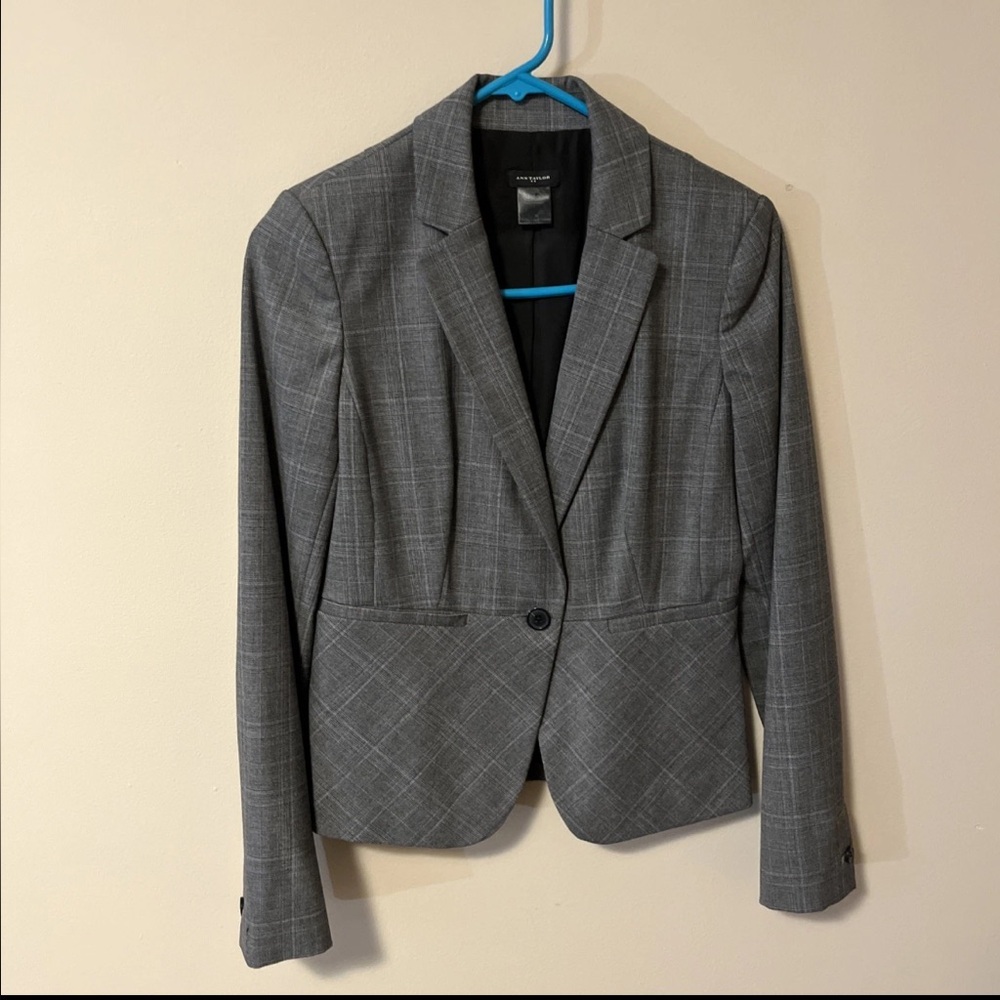 Ann Taylor Women’s Suit - Grey Pinstripe Jacket Size Regular 0, Skirt size 2P